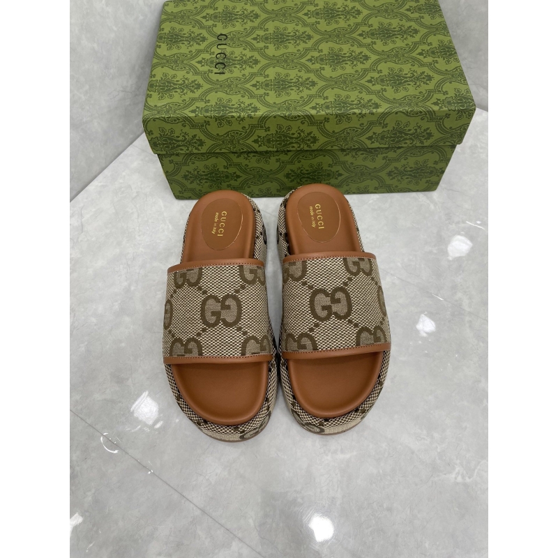 G*u*i slippers